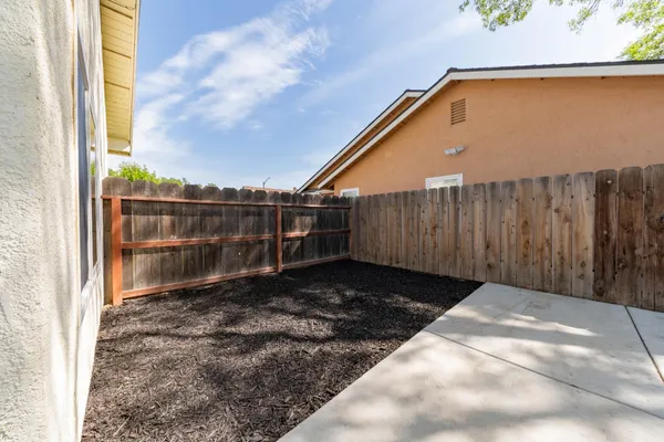 $377,500 | 797 Elderwood Lane, Lemoore, CA 93245