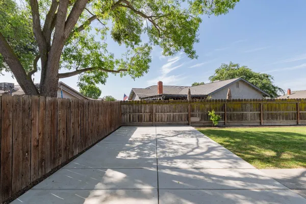 $377,500 | 797 Elderwood Lane, Lemoore, CA 93245