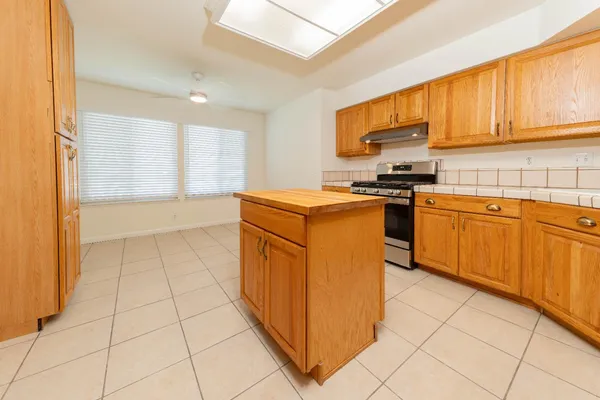 $377,500 | 797 Elderwood Lane, Lemoore, CA 93245