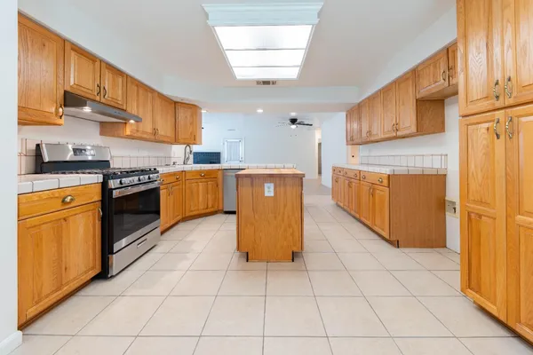 $377,500 | 797 Elderwood Lane, Lemoore, CA 93245
