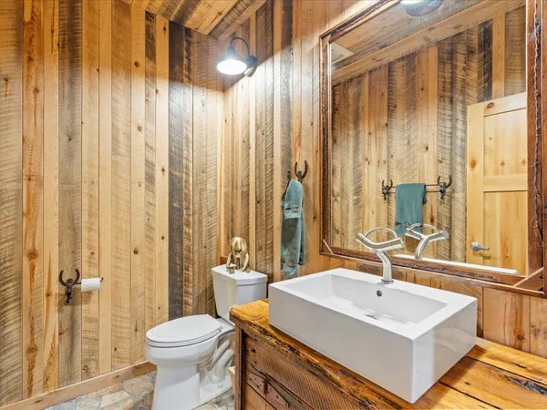 $1,325,000 | 37202 Scenic Highway, Bovey, MN 55709