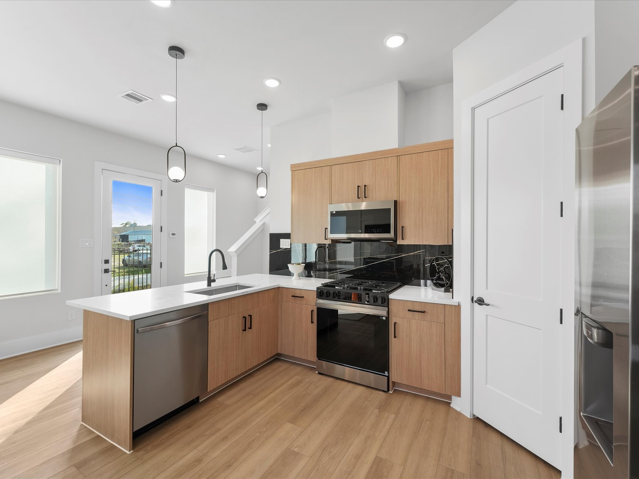 5310 Teodoro Lane Houston, TX 77091 - Photo 4 of 34