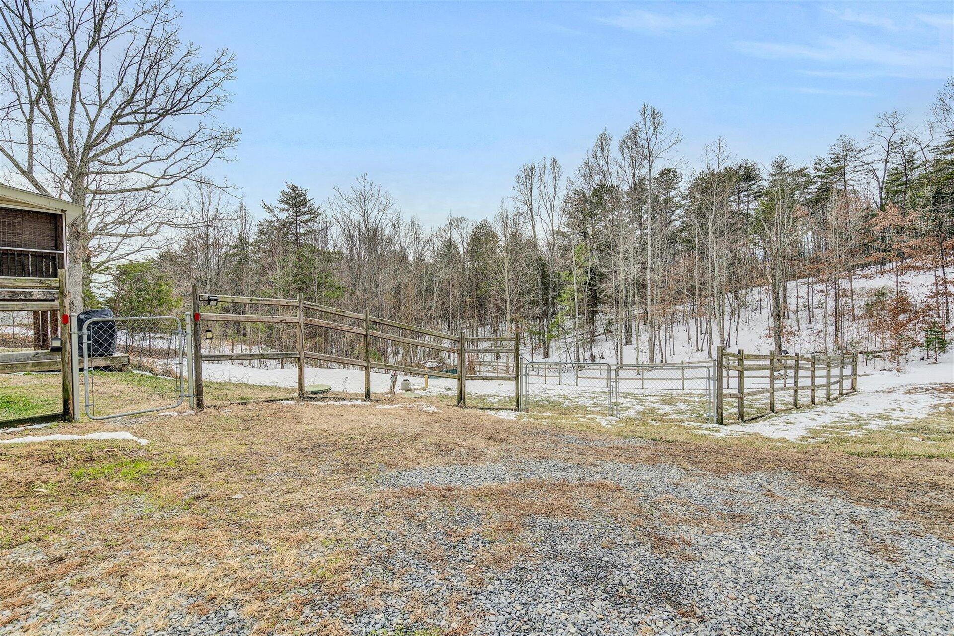 1570 Potters Road Vinton, VA 24179 - Photo 27 of 31 27-013120220052