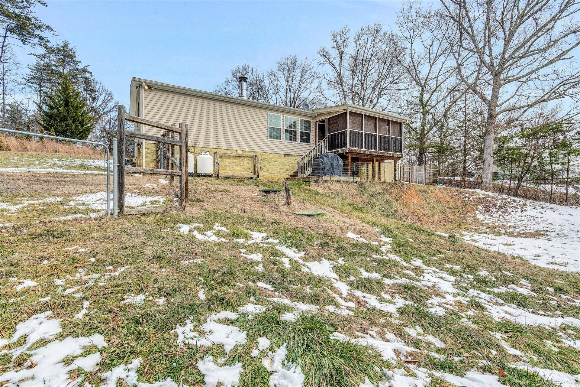 1570 Potters Road Vinton, VA 24179 - Photo 31 of 31 31-013120220056