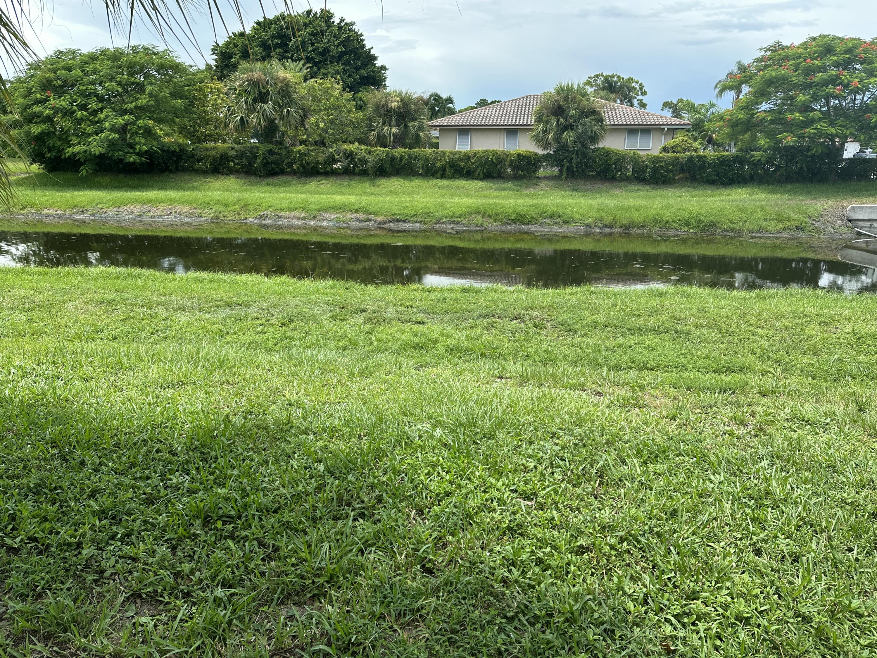 10821 North Military Trail, Unit 21 Palm Beach Gardens, FL 33410 - Photo 33 of 34 a view of a golf course with a lake