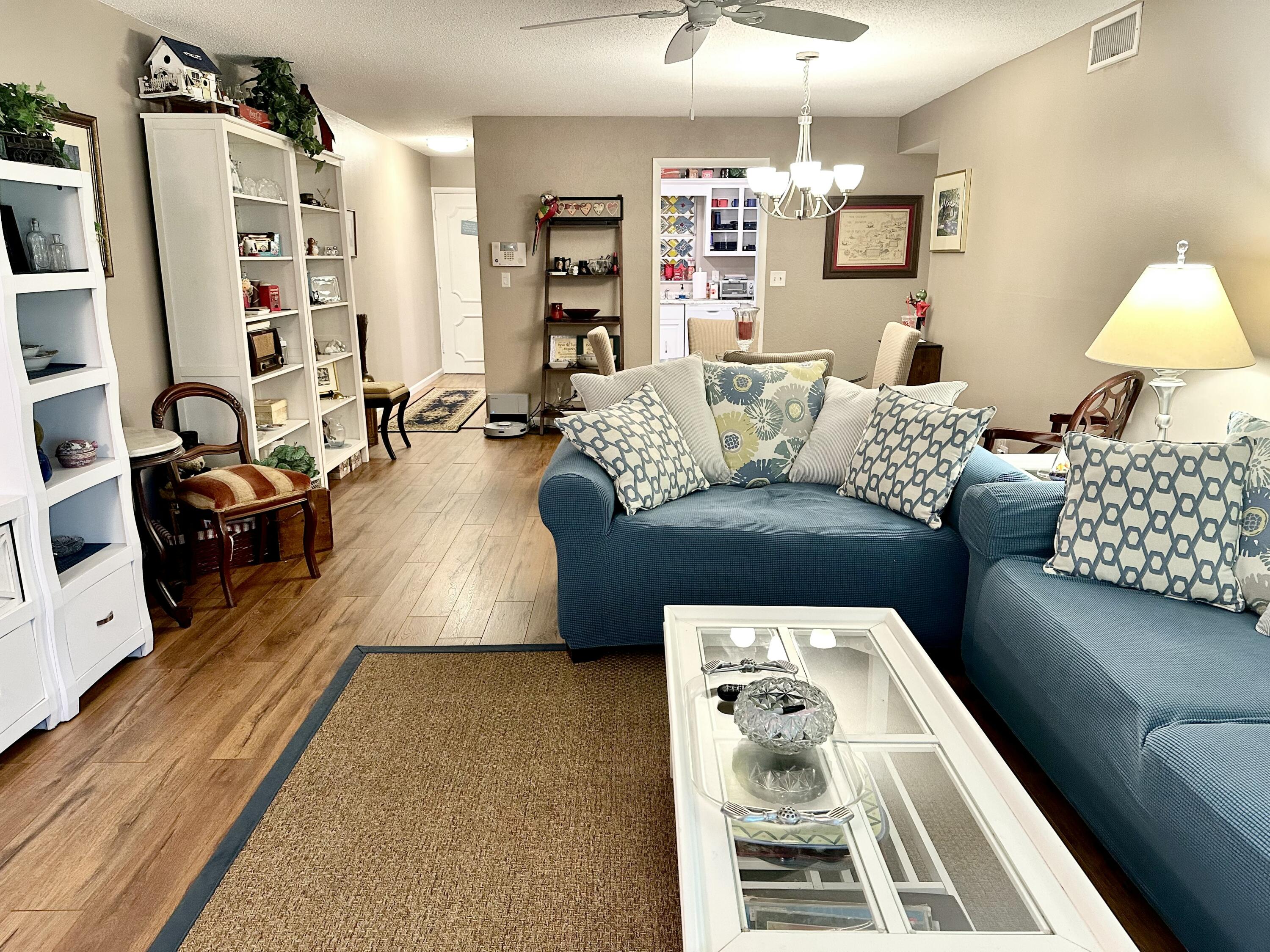 10821 North Military Trail, Unit 21 Palm Beach Gardens, FL 33410 - Photo 6 of 34 a living room with furniture and a couch