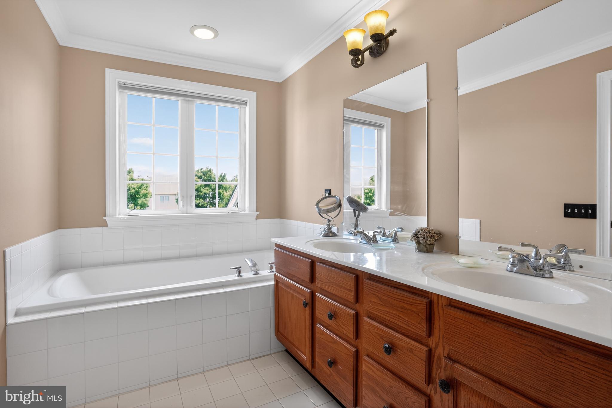 4 Addison Court Doylestown, PA 18901 - Photo 18 of 30 Primary Bath