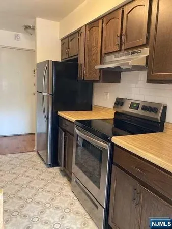 $1,750 | 127 East Columbia Avenue, Unit A3, Palisades Park, NJ 07650