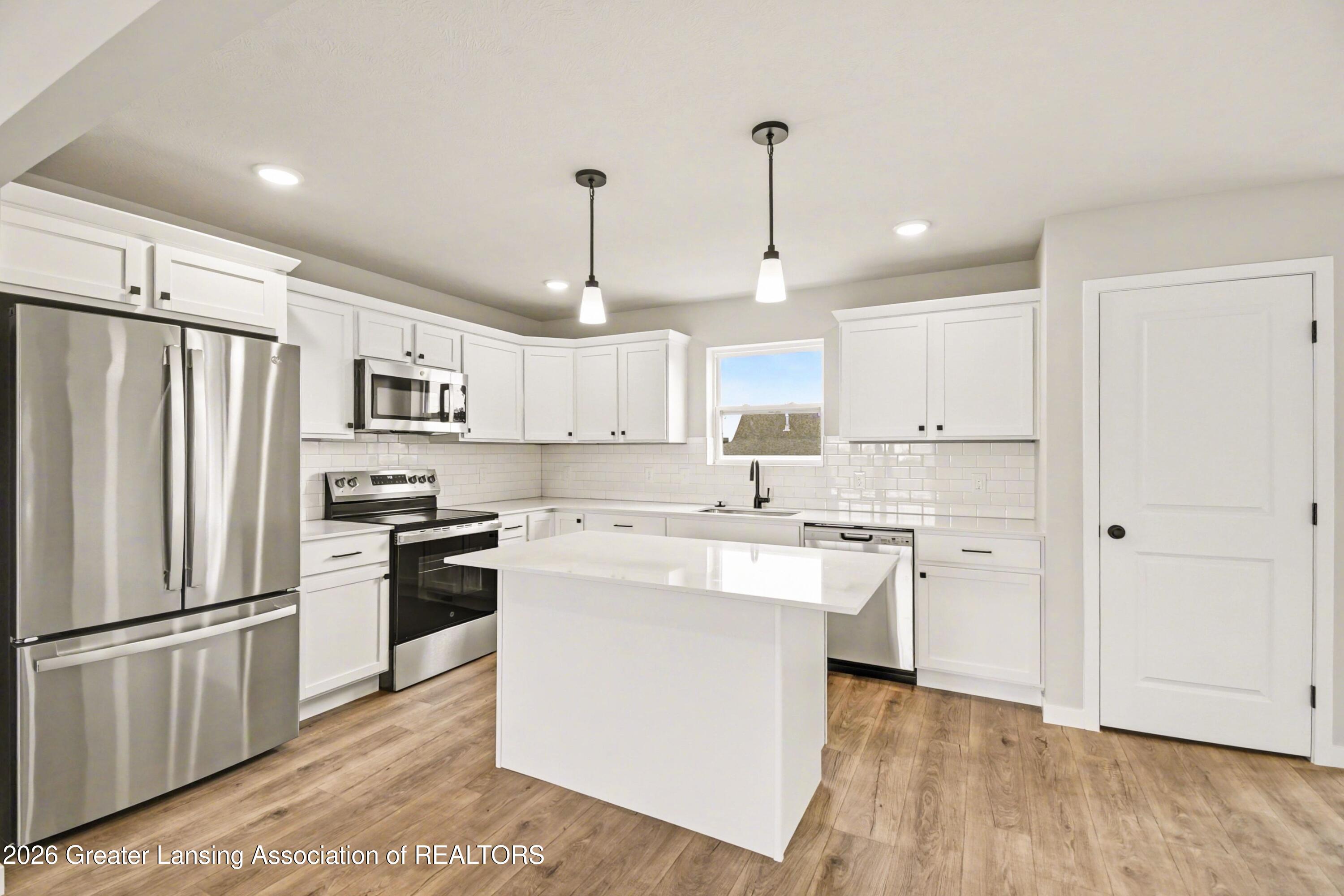 707 West Windward Way Perry, MI 48872 - Photo 4 of 37 STN004-9.0 i2080-Kitchen2