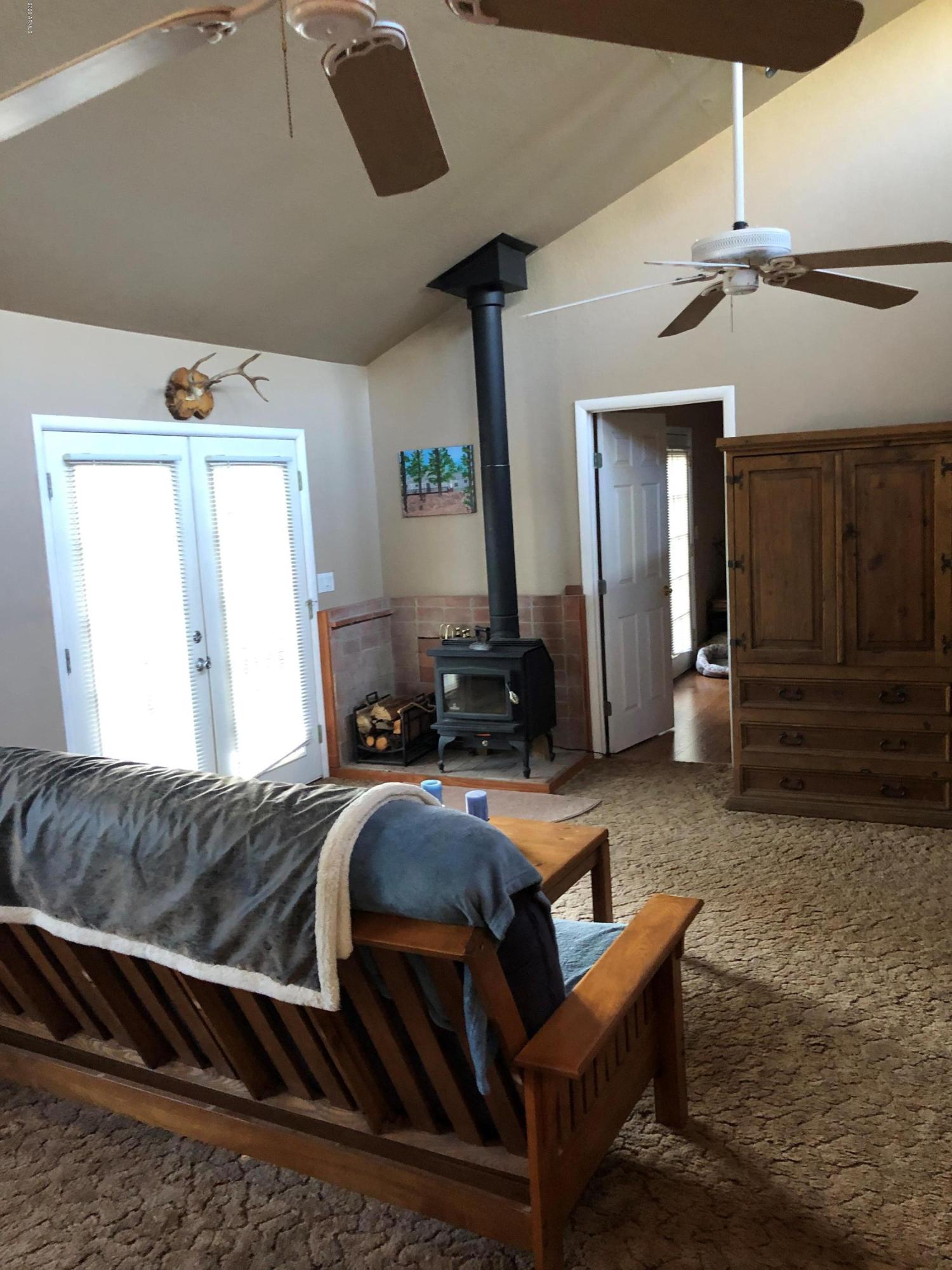 2719 Hooks Way Overgaard, AZ 85933 - Photo 3 of 11 Living space
