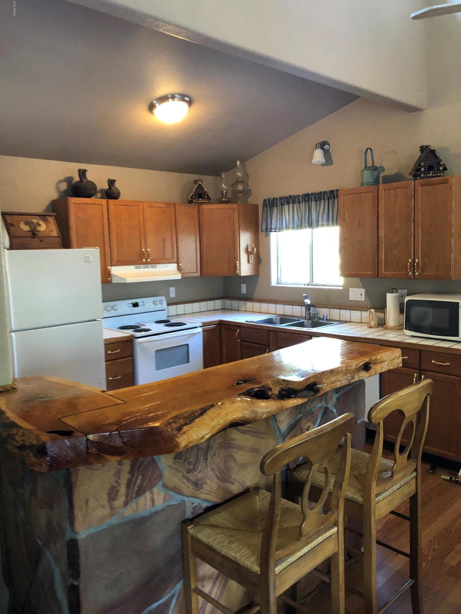 2719 Hooks Way Overgaard, AZ 85933 - Photo 4 of 11 kitchen