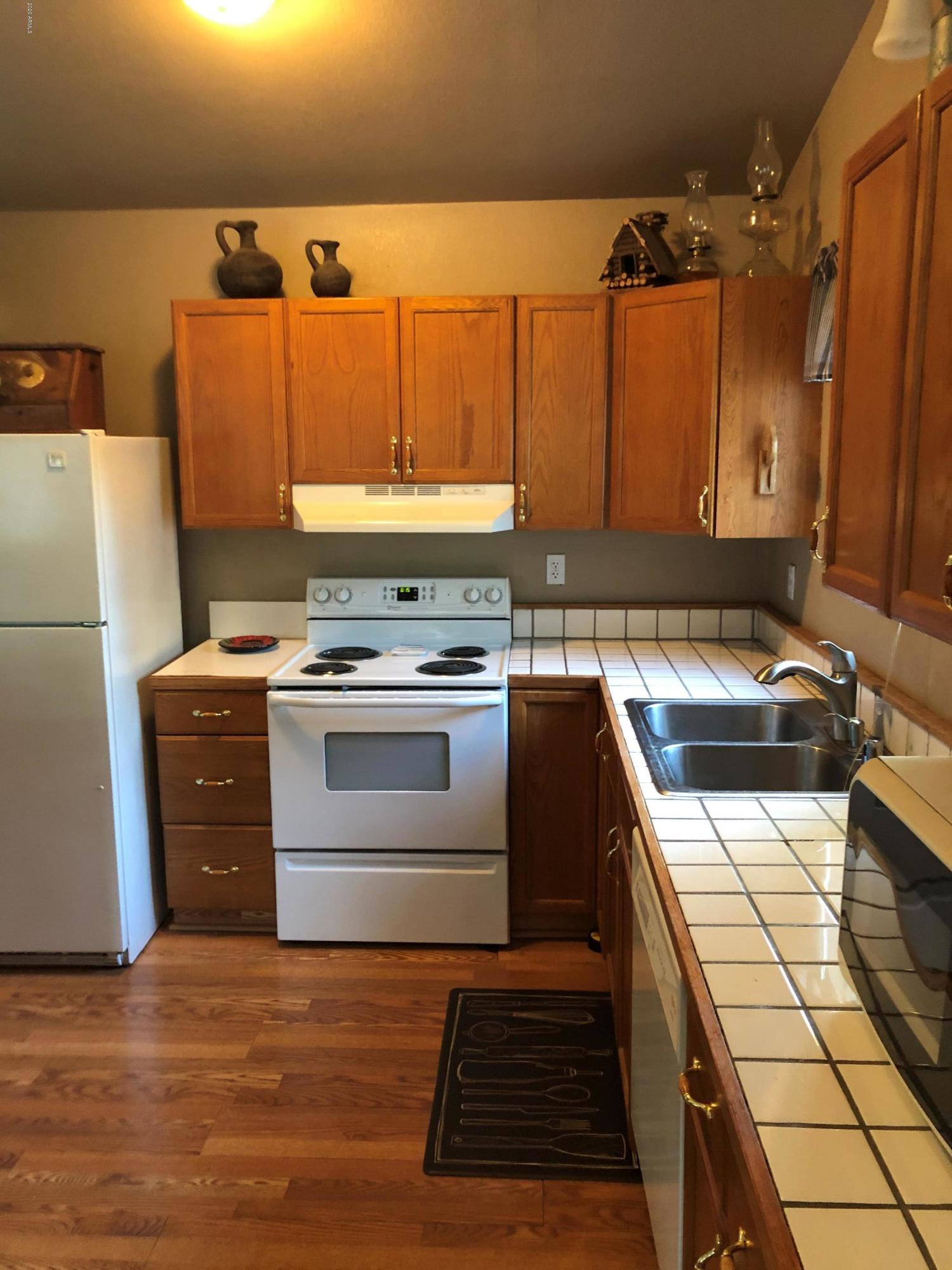 2719 Hooks Way Overgaard, AZ 85933 - Photo 5 of 11 Master kitchen 2