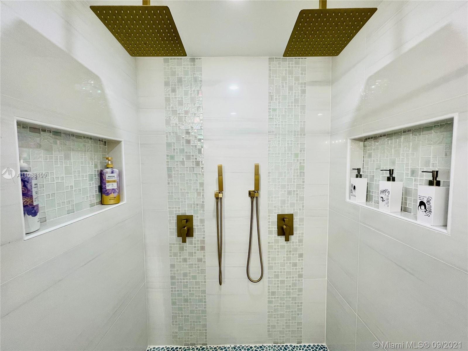 935 Euclid Avenue, Unit 5 Miami Beach, FL 33139 - Photo 15 of 27 a bathroom with a shower