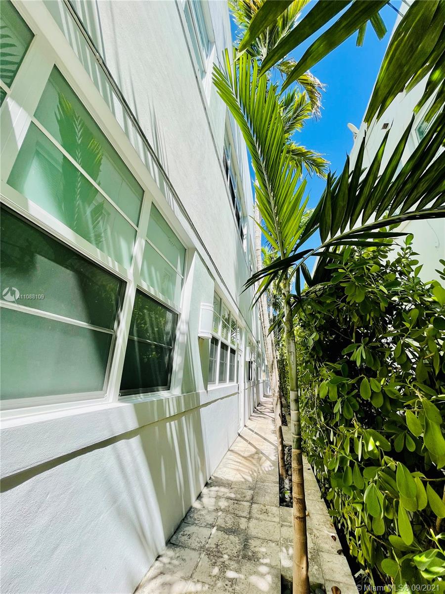 935 Euclid Avenue, Unit 5 Miami Beach, FL 33139 - Photo 5 of 27 a view of a house with a tree