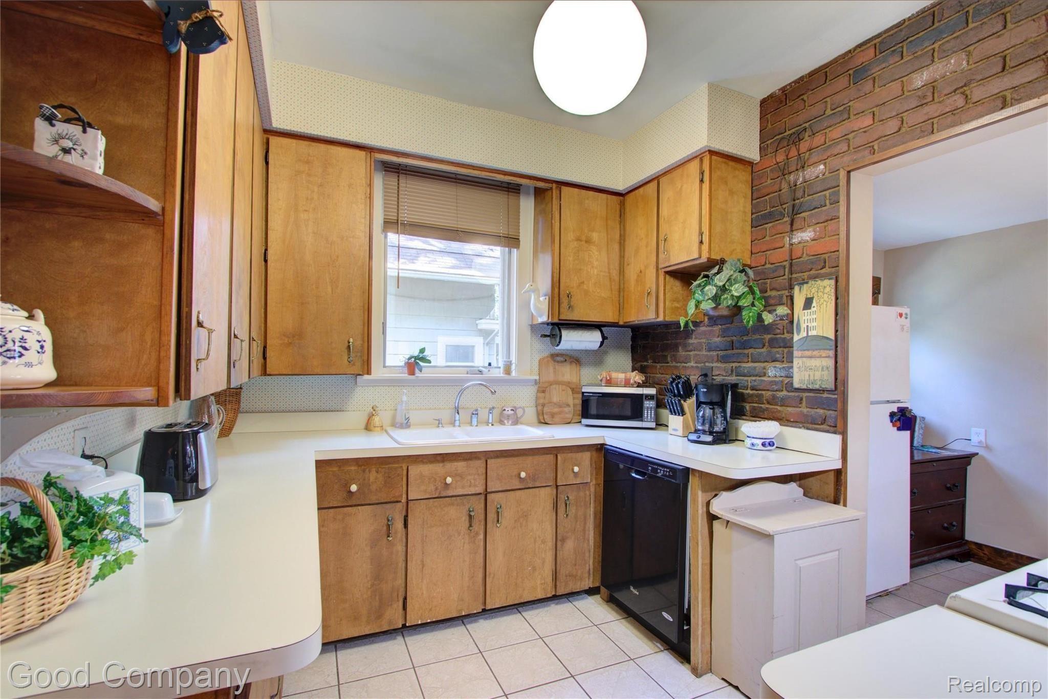20 Devonshire Road Pleasant Ridge, MI 48069 - Photo 13 of 43 13.jpeg