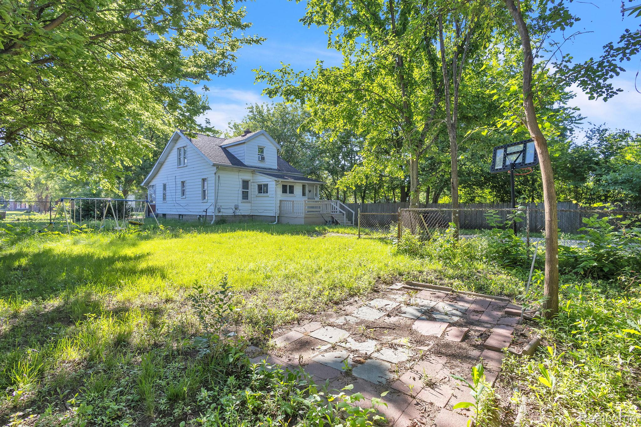 4877 Maynard Street Detroit, MI 48215 - Photo 37 of 41 8-web-or-mls-FZ3A6772.jpg