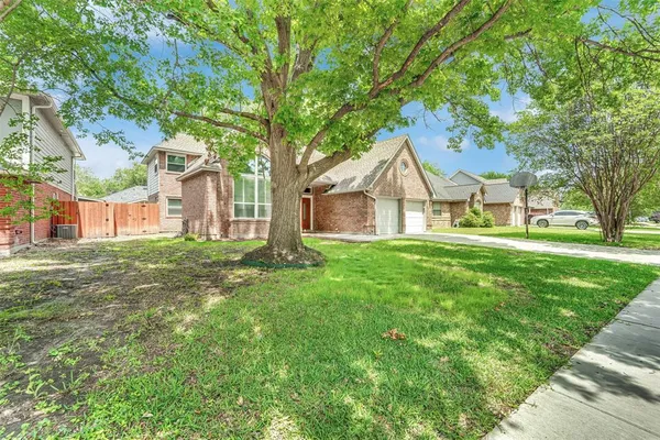 $2,300 | 340 Clayton Street, Grand Prairie, TX 75052