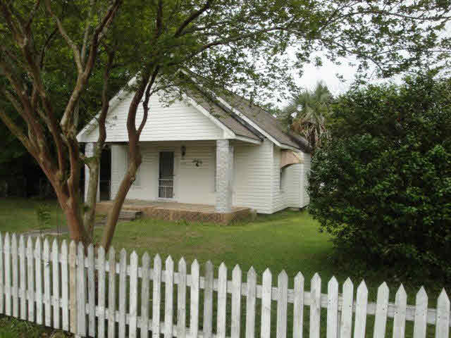 1221 North Alston Street Foley, AL 36535 - Photo 1 of 1