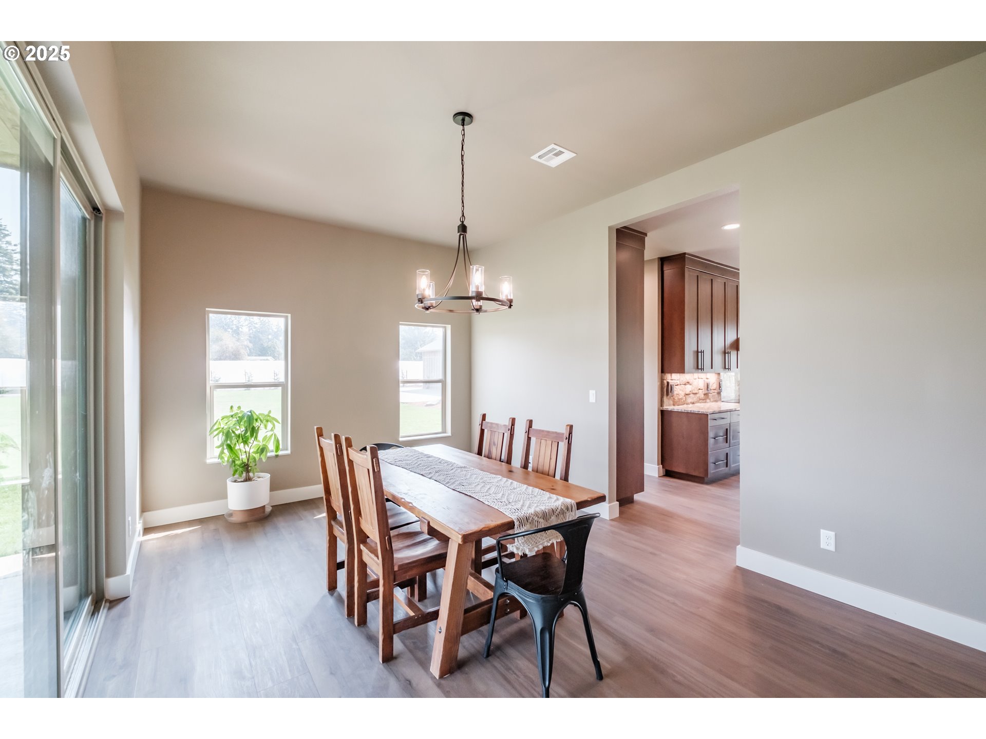 39229 Plagman Drive Lebanon, OR 97355 - Photo 8 of 41