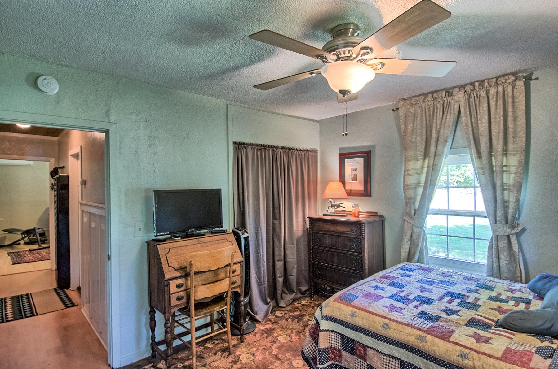 16181 Willow Springs Road Anderson, CA 96007 - Photo 11 of 28 bedroom 3