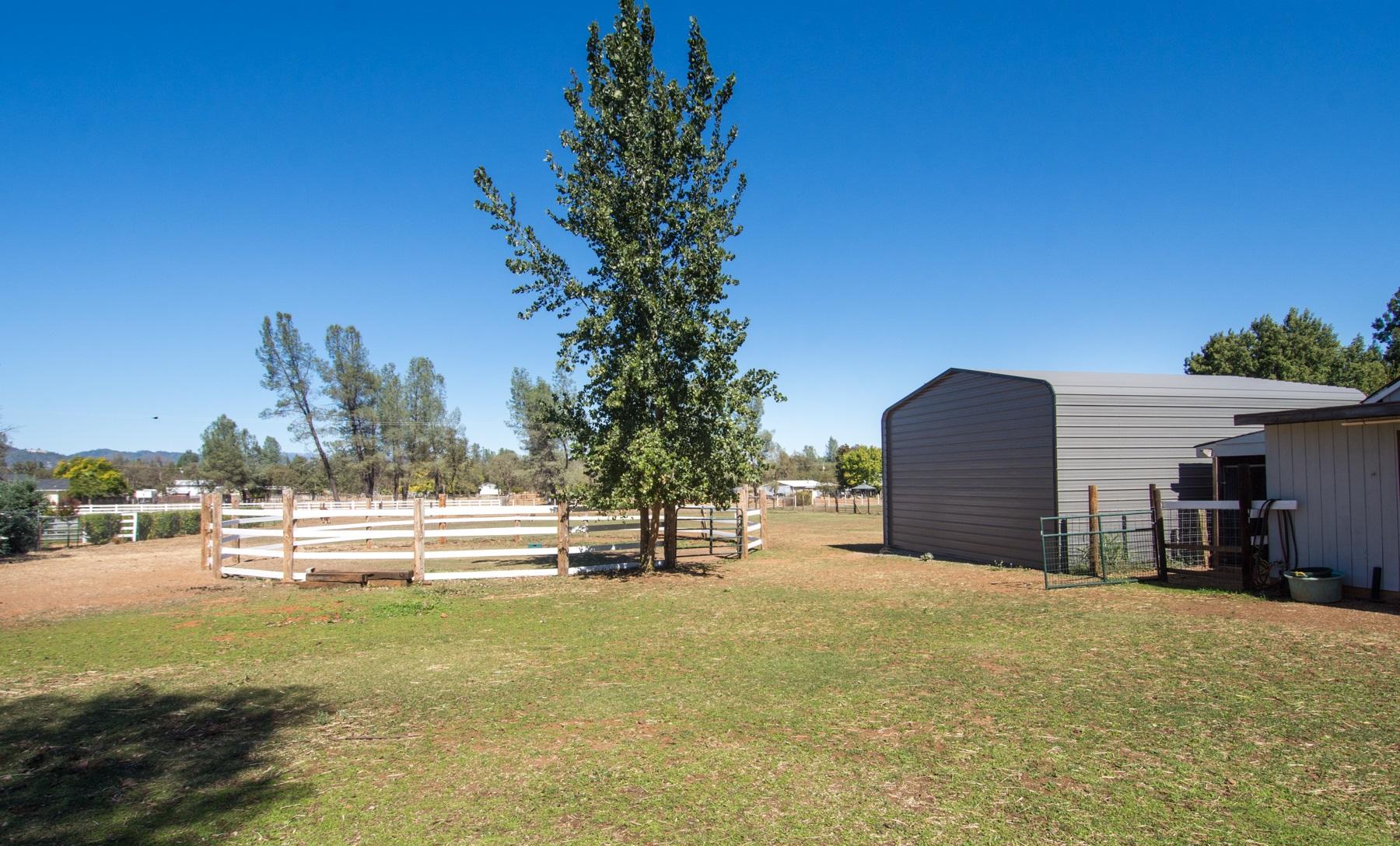 16181 Willow Springs Road Anderson, CA 96007 - Photo 15 of 28 round pen