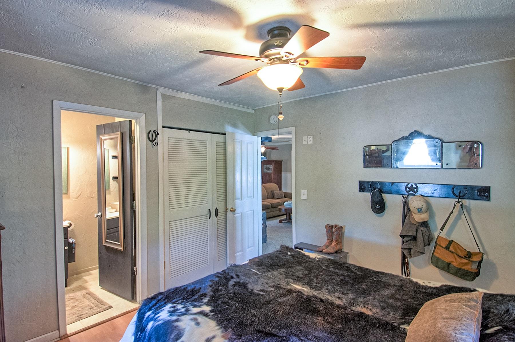 16181 Willow Springs Road Anderson, CA 96007 - Photo 9 of 28 master bedroom