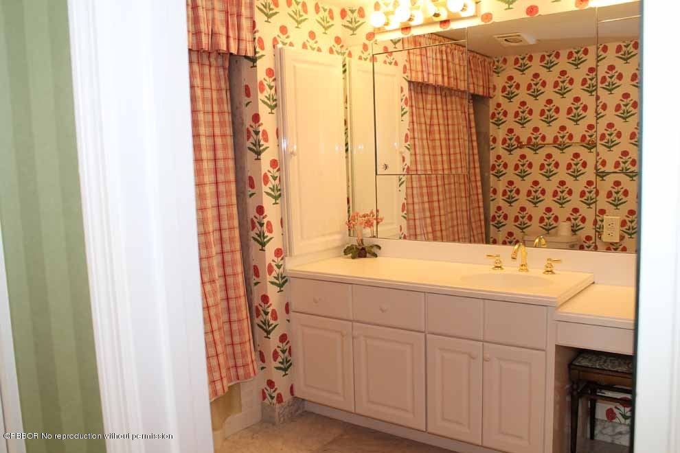 200 Little Club Road, Unit 11 Gulf Stream, FL 33483 - Photo 7 of 9 Bath