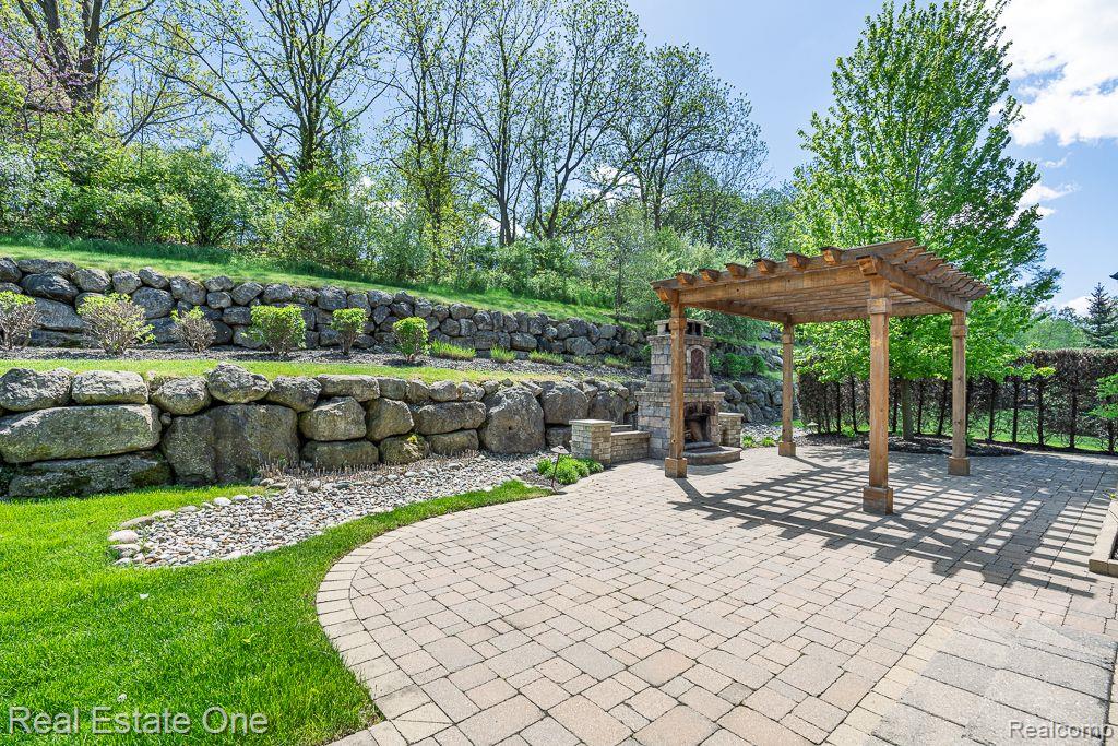 611 Wellington Circle Rochester Hills, MI 48309 - Photo 9 of 70