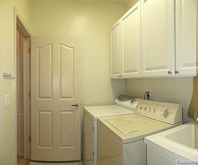 1680 Maple Creek Court Rochester, MI 48306 - Photo 14 of 16 Laundry