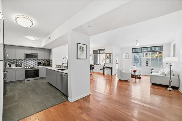 $989,000 | 54 Rainey Street, Unit 1018, Austin, TX 78701