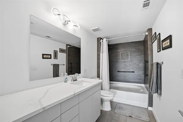 $989,000 | 54 Rainey Street, Unit 1018, Austin, TX 78701