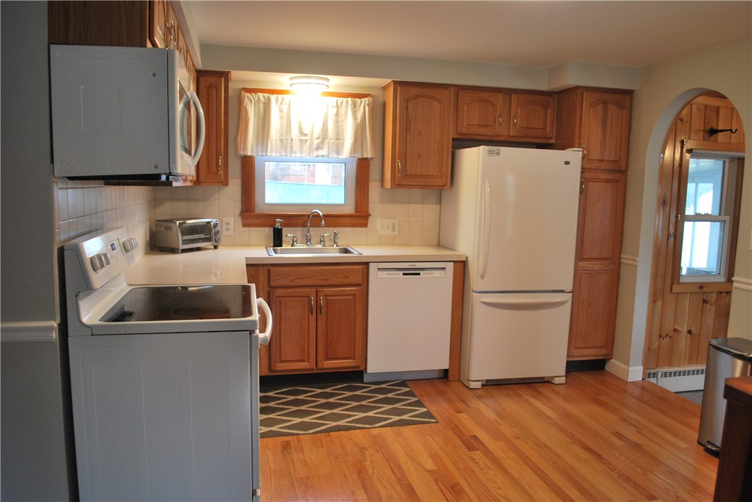 161 Hadde Avenue Cumberland, RI 02864 - Photo 3 of 20