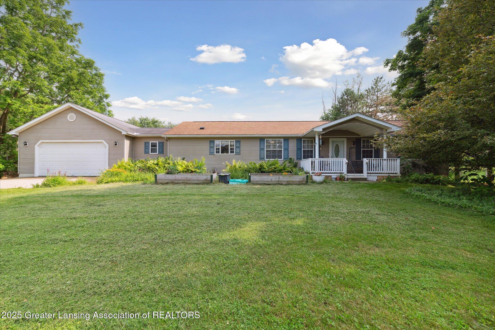 2377 West Bennington Road Owosso, MI 48867 - Photo 1 of 45 Front of the house