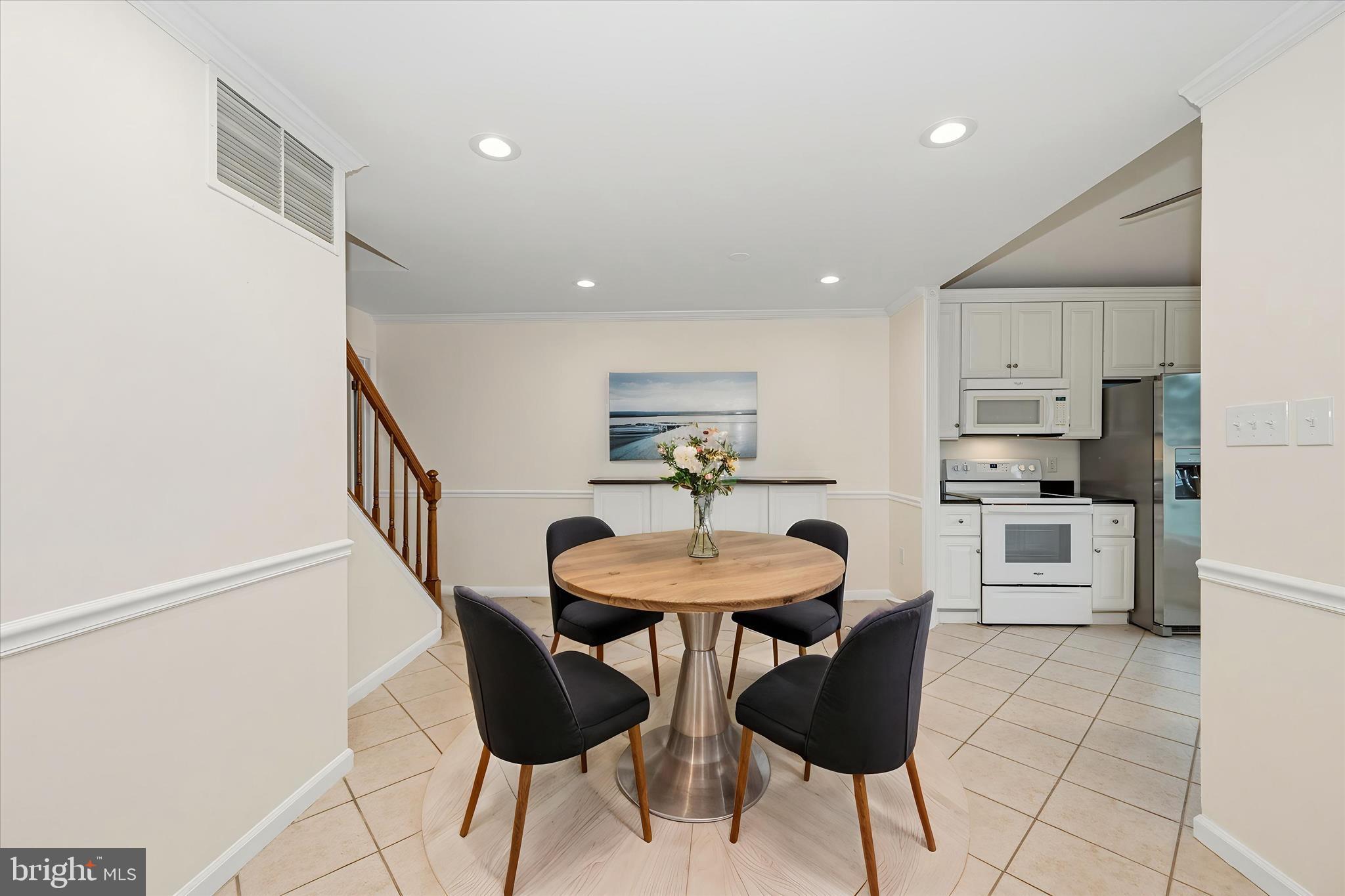 6596 East Lakeridge Road New Market, MD 21774 - Photo 14 of 131 Dining Area Virtually Staged