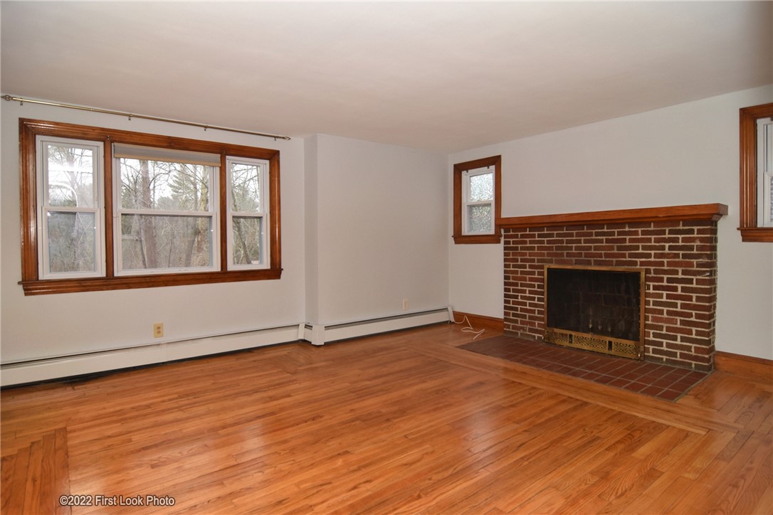 988 Knotty Oak Road Coventry, RI 02816 - Photo 9 of 26 Gallery Image 9