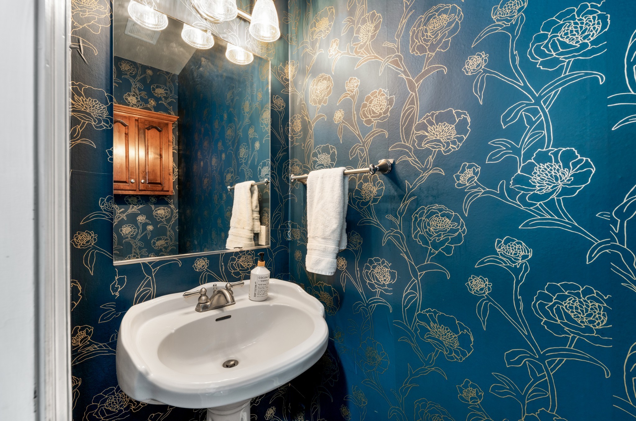 3029 Viewpointe Way Columbia, TN 38401 - Photo 21 of 29 a bathroom with a sink and mirror