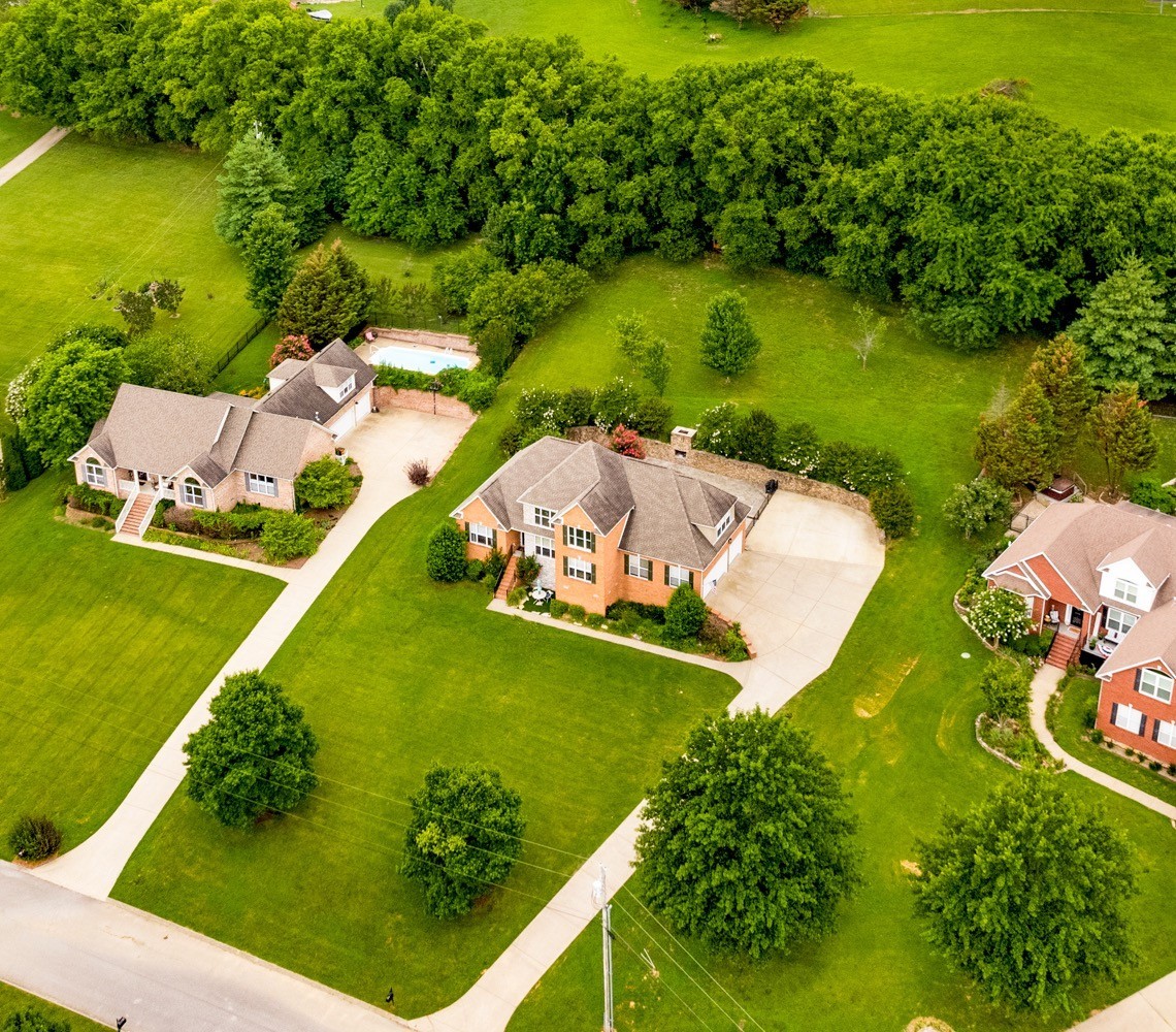 3029 Viewpointe Way Columbia, TN 38401 - Photo 3 of 29 an aerial view of a residential houses with outdoor space and lake view