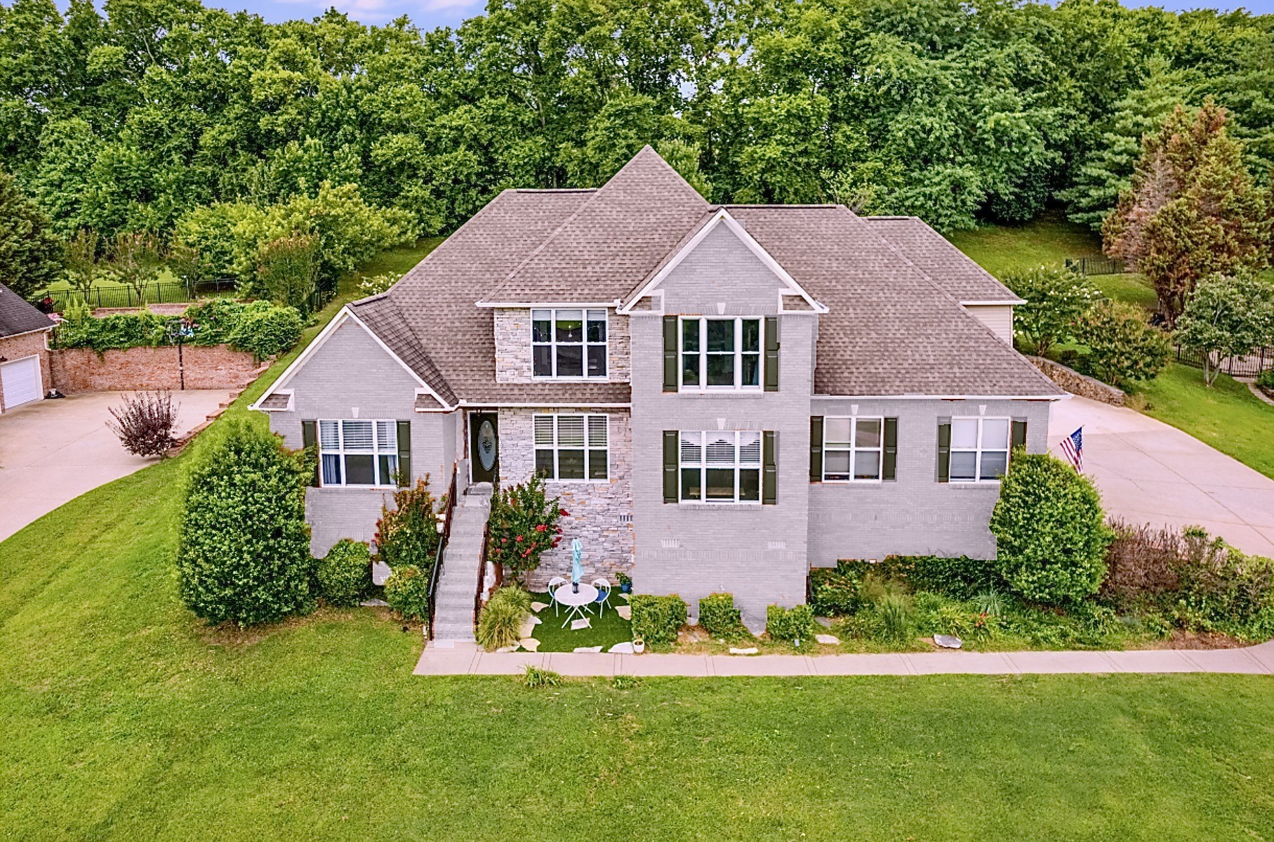 3029 Viewpointe Way Columbia, TN 38401 - Photo 4 of 29 a front view of a house with a yard