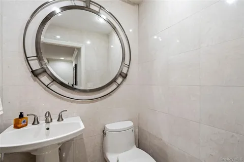 $2,498,000 | 265 Sparrow Drive, Unit 265, Manhasset, NY 11030