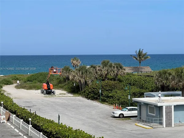 $2,500 | 125 South Ocean Avenue, Unit 402, Palm Beach Shores, FL 33404