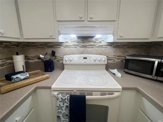 $2,500 | 125 South Ocean Avenue, Unit 402, Palm Beach Shores, FL 33404