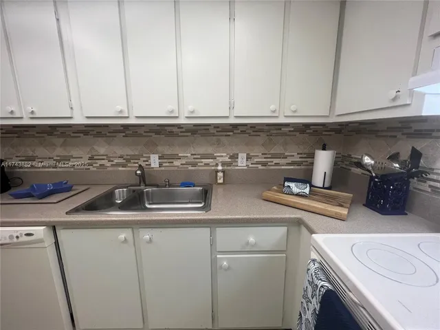 $2,500 | 125 South Ocean Avenue, Unit 402, Palm Beach Shores, FL 33404