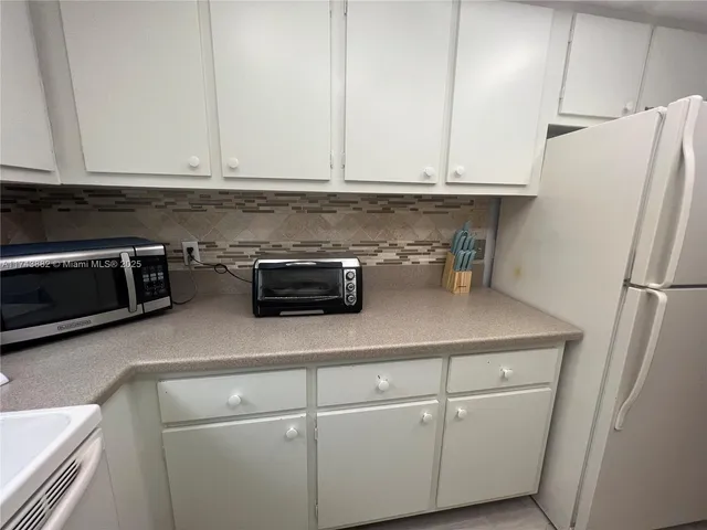 $2,500 | 125 South Ocean Avenue, Unit 402, Palm Beach Shores, FL 33404