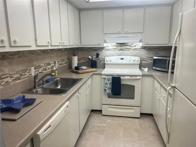 $2,500 | 125 South Ocean Avenue, Unit 402, Palm Beach Shores, FL 33404