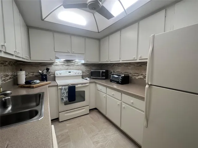 $2,500 | 125 South Ocean Avenue, Unit 402, Palm Beach Shores, FL 33404