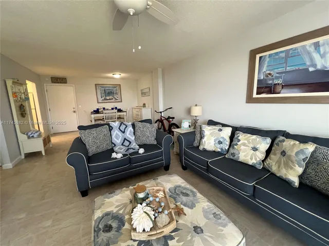 $2,500 | 125 South Ocean Avenue, Unit 402, Palm Beach Shores, FL 33404