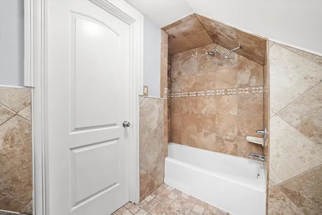 $1,700 | 2334 North 74th Avenue, Unit 2, Elmwood Park, IL 60707