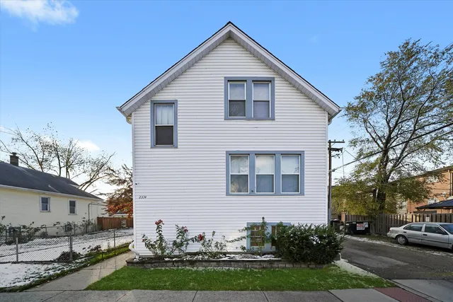 $1,700 | 2334 North 74th Avenue, Unit 2, Elmwood Park, IL 60707