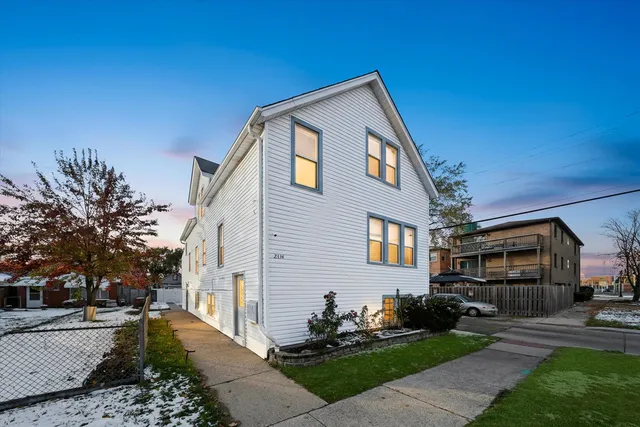 $1,700 | 2334 North 74th Avenue, Unit 2, Elmwood Park, IL 60707