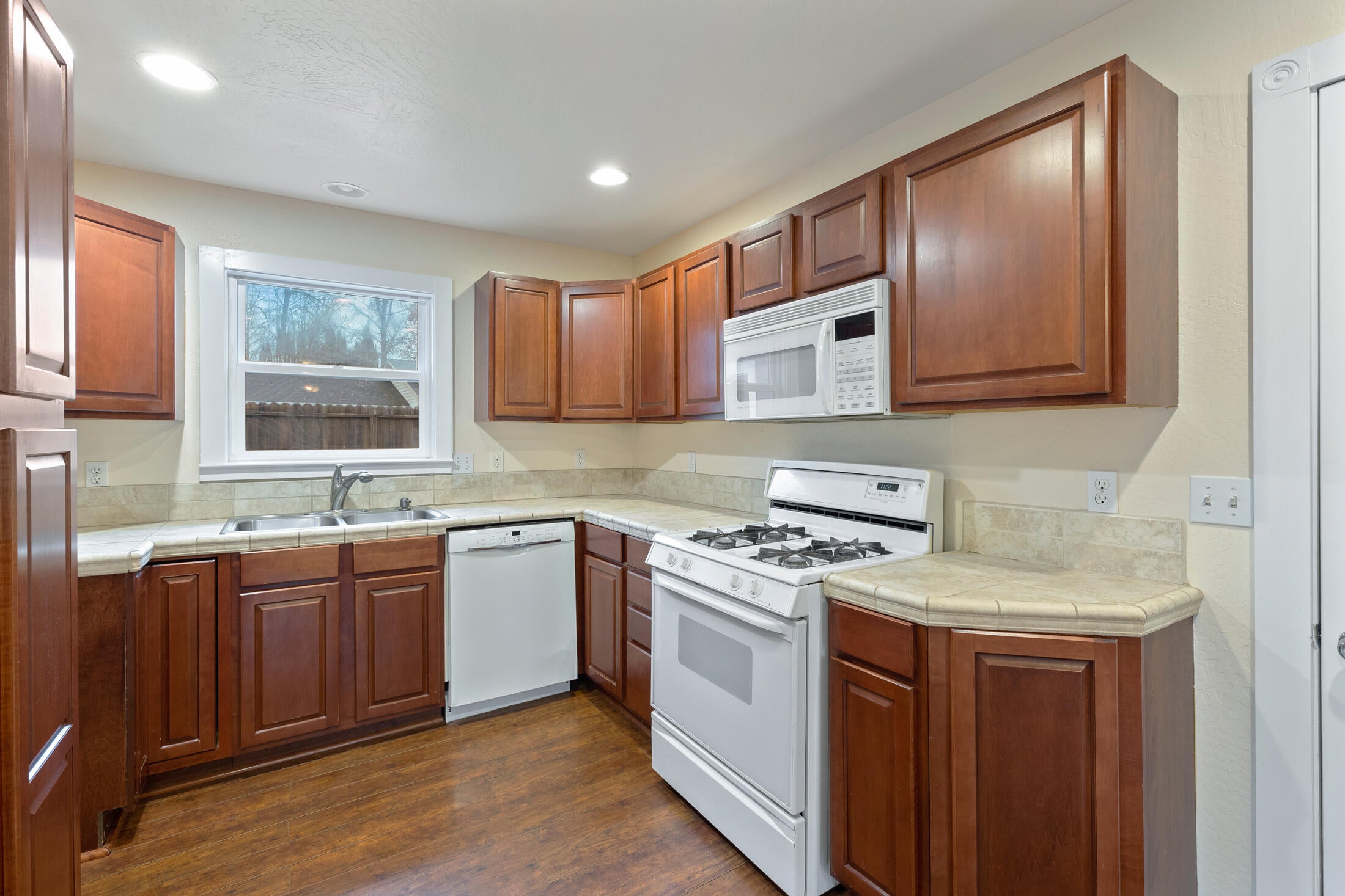 1001 West Harbeck Road Grants Pass, OR 97527 - Photo 15 of 29 0R1A6442